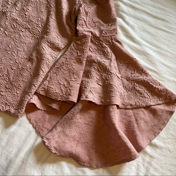 Romeo + Juliet Couture Long Sleeve Ruffle Top - Mist Rose - Picture 4 of 5